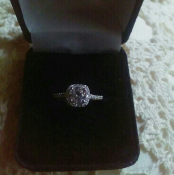 ✨2ct LAB CREATED STERLING SILVER ENGAGEMENT RING✨